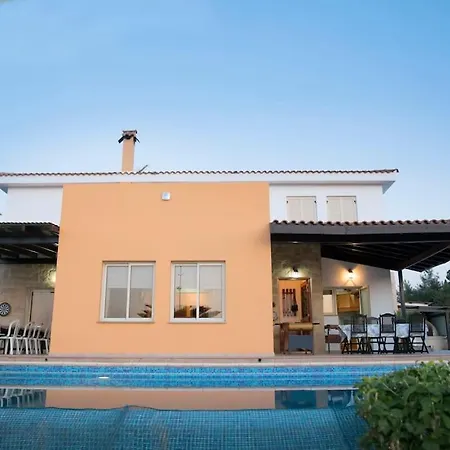 Mouttali Feriehus Paphos